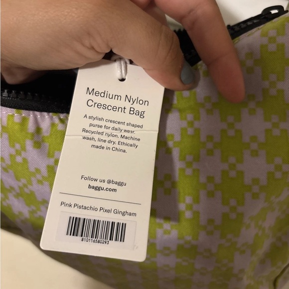 NWT Baggu Medium Nylon Crescent Bag in Pink Pistachio Pixel Gingham - Picture 7 of 9